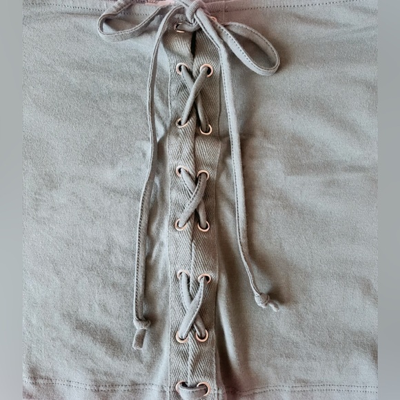 Charlotte Russe Women’s Lace-up Off-The-Shoulder Crop Top Short Sleeves T-shirt - Picture 3 of 5